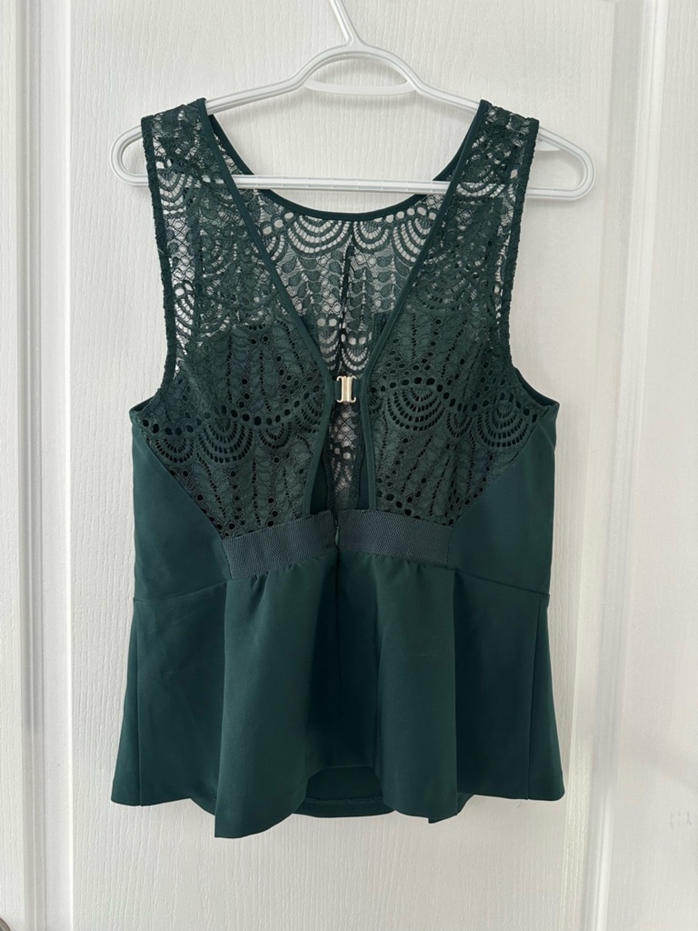 NWOT Dynamite Deep Forest Green Sleeveless Deep Plunge Gothic Lace Peplum Top - Picture 3 of 8